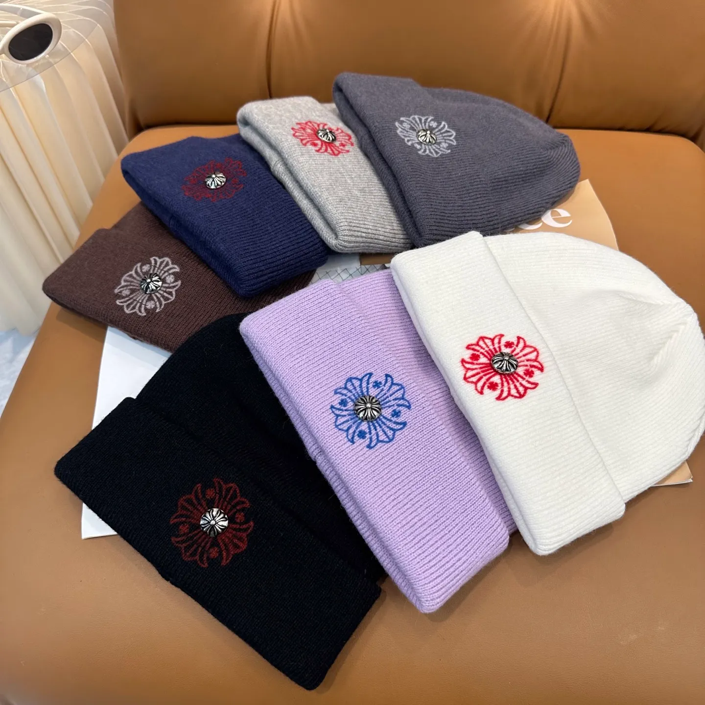 P66 🤍Chrome hearts new autumn and winter embroidered cross knitted hat🧶 One of the must-have hats in autumn and winter~ It really looks good on whoever wears it~, it is also a perfect match in black and white and gray in autumn~